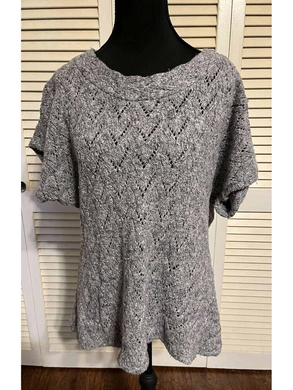 Coldwater Creek Open Knit Sweater Gray Short Sleeves Women's Size Medium  10-12
